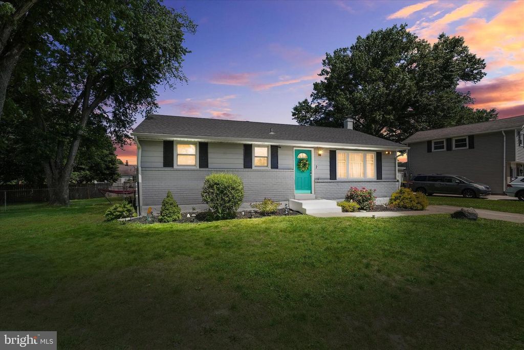 2 SPRING LAKE DR, Newark, DE 19711