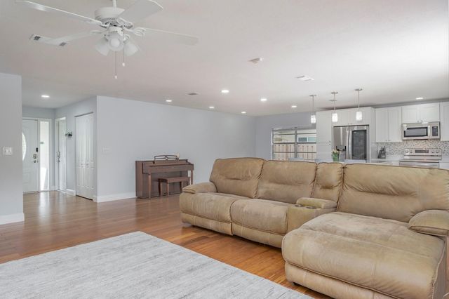 1313 WHISPER DRIVE, Largo, FL 33770