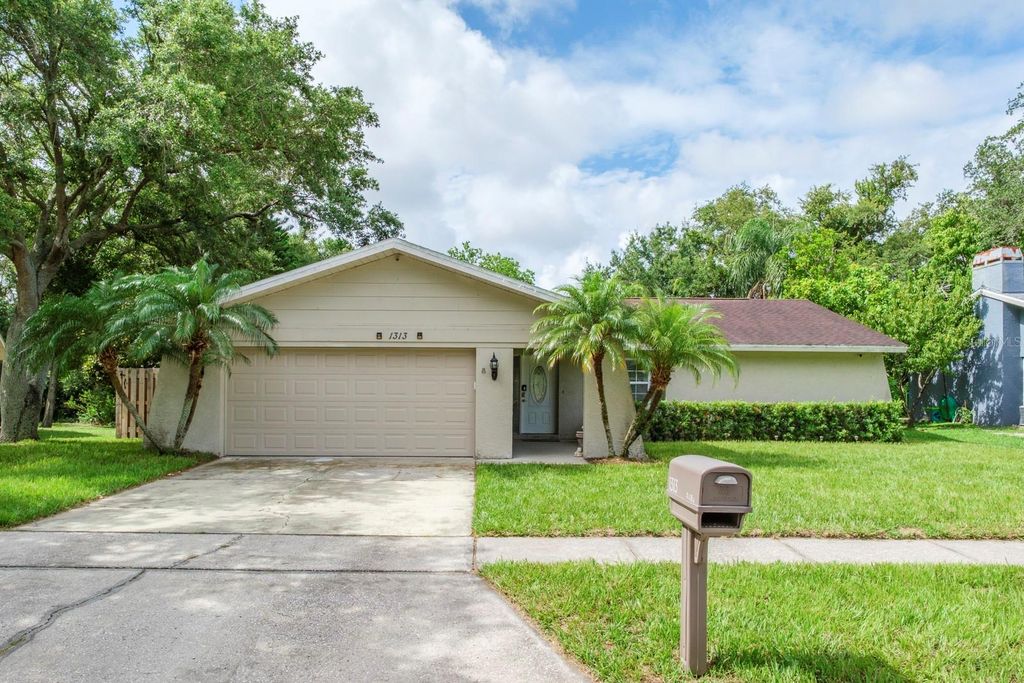 1313 WHISPER DRIVE, Largo, FL 33770
