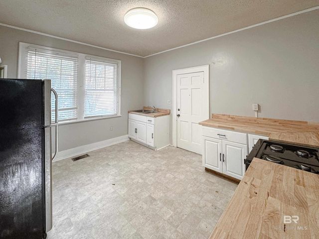 206 1st Street, Chickasaw, AL 36611