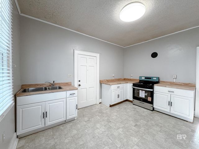 206 1st Street, Chickasaw, AL 36611