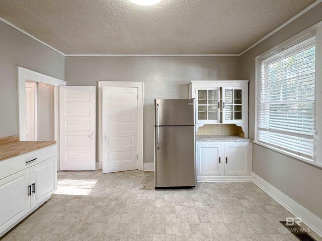 206 1st Street, Chickasaw, AL 36611