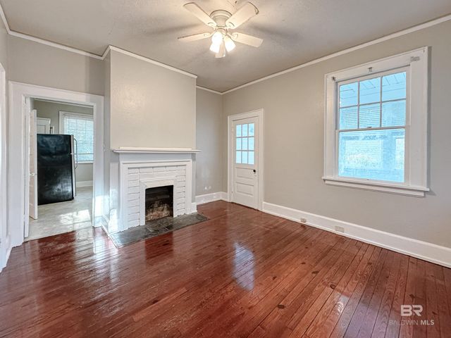 206 1st Street, Chickasaw, AL 36611