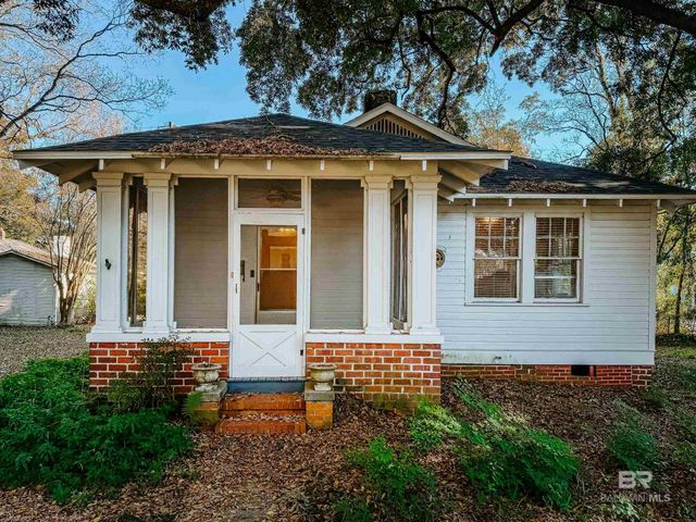 206 1st Street, Chickasaw, AL 36611