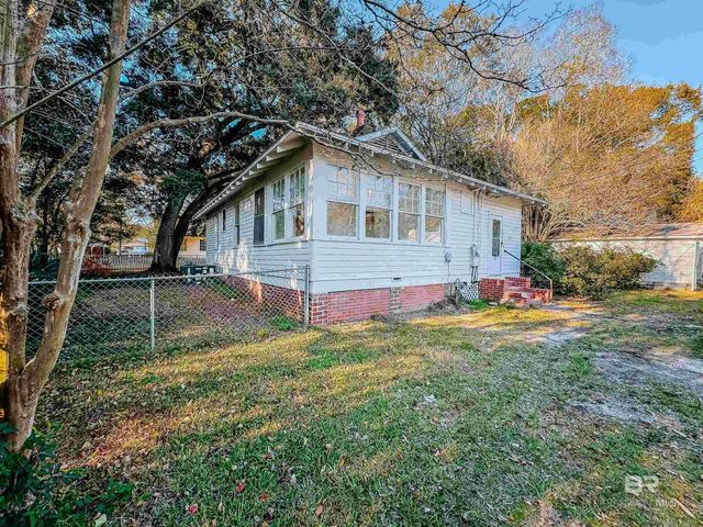 206 1st Street, Chickasaw, AL 36611
