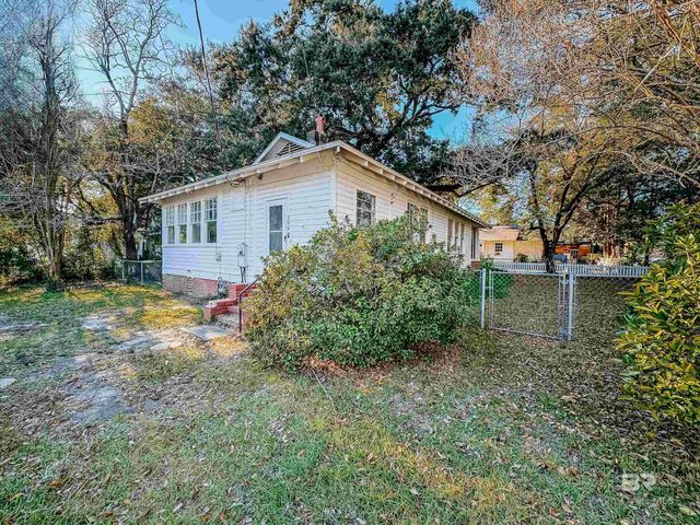 206 1st Street, Chickasaw, AL 36611