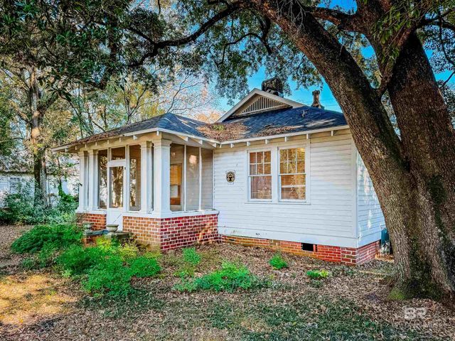 206 1st Street, Chickasaw, AL 36611