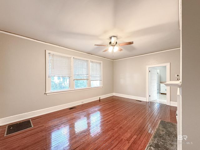 206 1st Street, Chickasaw, AL 36611