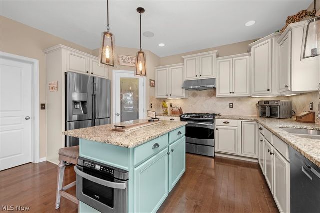 23201 Lakeridge Way, Columbia Station, OH 44028