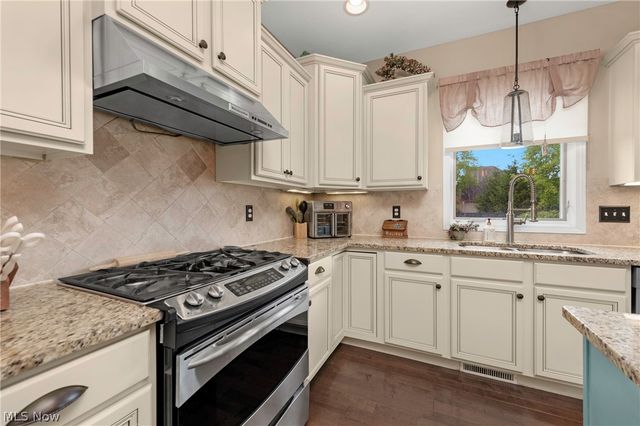 23201 Lakeridge Way, Columbia Station, OH 44028