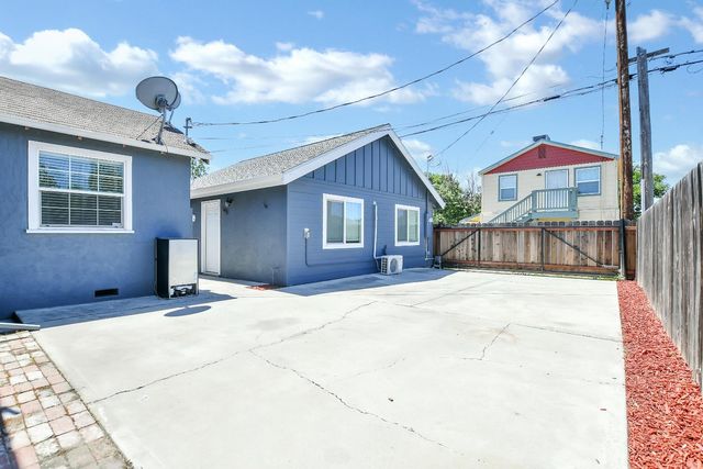 145 N Powers Ave, Manteca, CA 95336