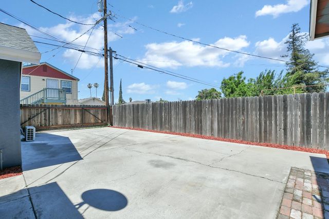 145 N Powers Ave, Manteca, CA 95336