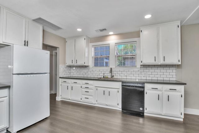 145 N Powers Ave, Manteca, CA 95336