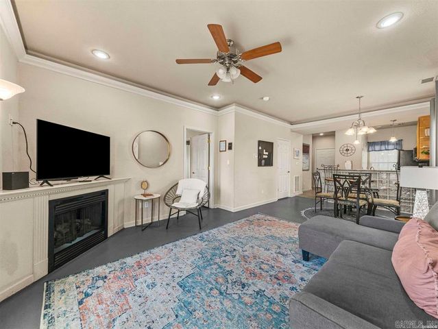 321 Peters Pt Apt J1, Hot Springs, AR 71913