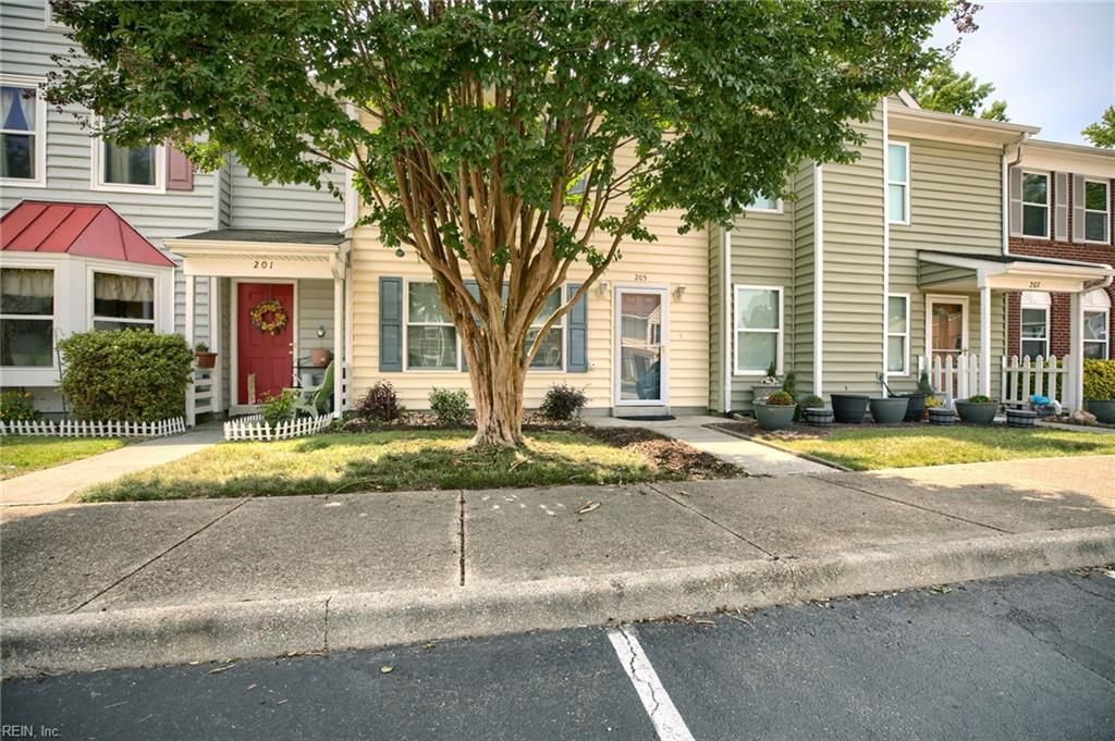 205 Whitewater DR, Newport News, VA 23608