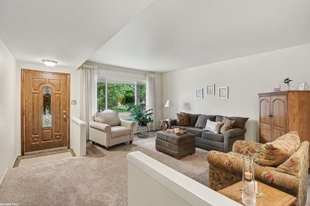 17512 Contesti Drive, Clinton Twp, MI 48035
