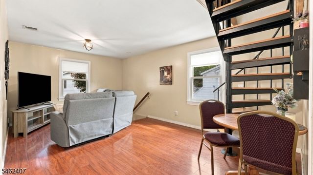 7 Vincent Pl, Hawthorne Boro, NJ 07506