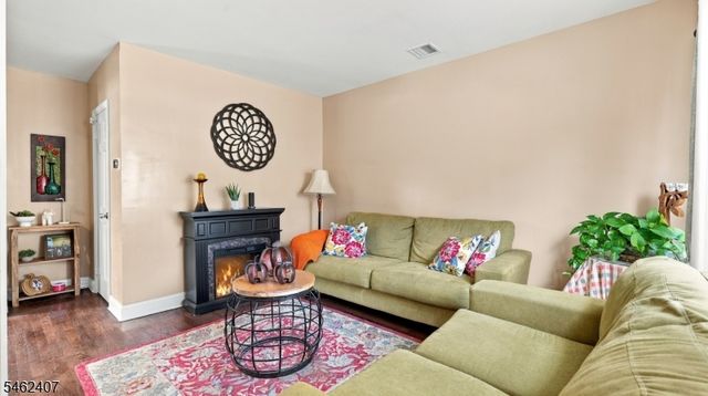 7 Vincent Pl, Hawthorne Boro, NJ 07506