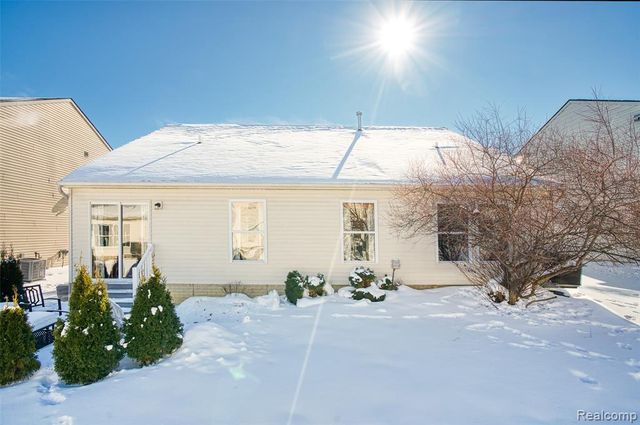 8580 Fox River Drive, Fowlerville, MI 48836