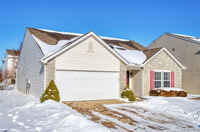 8580 Fox River Drive, Fowlerville, MI 48836