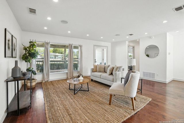 334 Karen Ln, San Antonio, TX 78209