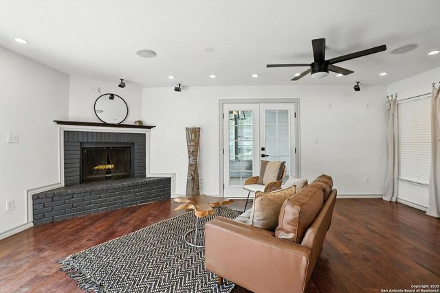 334 Karen Ln, San Antonio, TX 78209