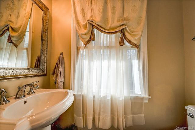 335 Landing Avenue, Smithtown, NY 11787