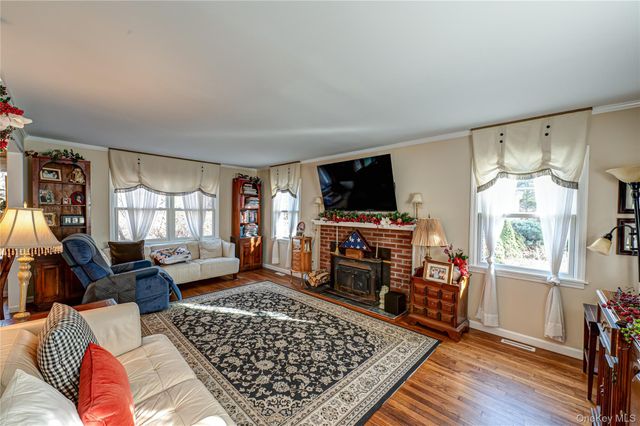 335 Landing Avenue, Smithtown, NY 11787