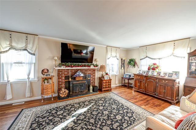 335 Landing Avenue, Smithtown, NY 11787