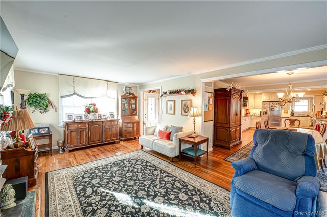 335 Landing Avenue, Smithtown, NY 11787