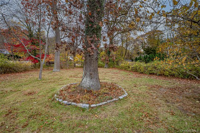 335 Landing Avenue, Smithtown, NY 11787