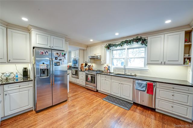 335 Landing Avenue, Smithtown, NY 11787