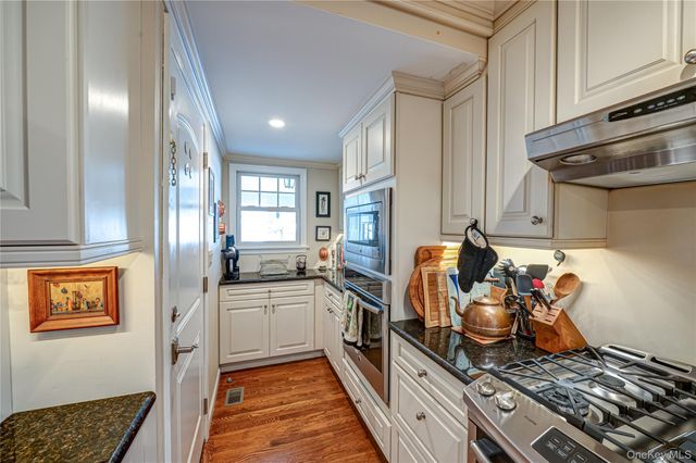 335 Landing Avenue, Smithtown, NY 11787