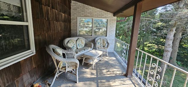 571 Century Avenue N, Maplewood, MN 55119