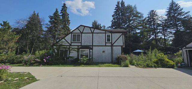 571 Century Avenue N, Maplewood, MN 55119