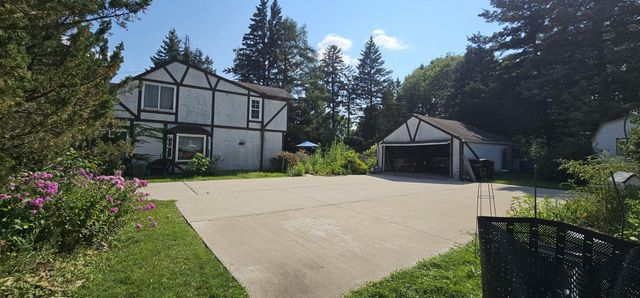 571 Century Avenue N, Maplewood, MN 55119