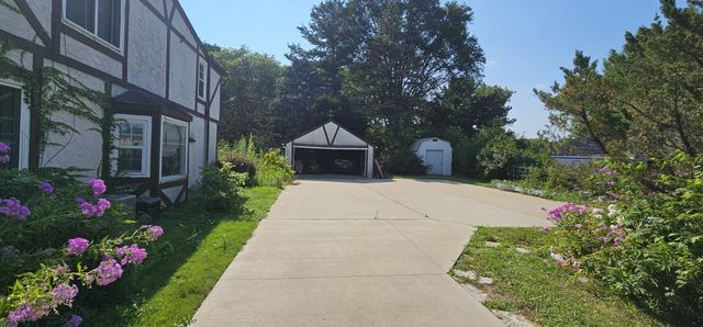571 Century Avenue N, Maplewood, MN 55119