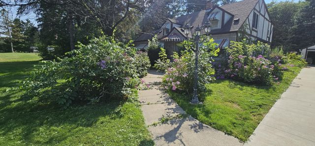 571 Century Avenue N, Maplewood, MN 55119