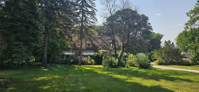 571 Century Avenue N, Maplewood, MN 55119
