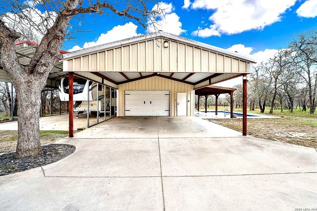 1026 Wild Flower, Floresville, TX 78114