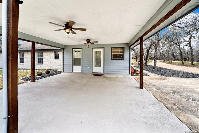 1026 Wild Flower, Floresville, TX 78114