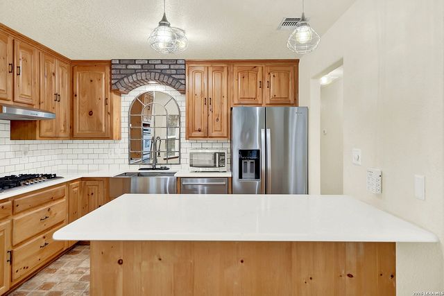 1026 Wild Flower, Floresville, TX 78114