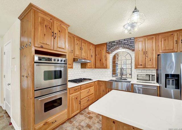 1026 Wild Flower, Floresville, TX 78114