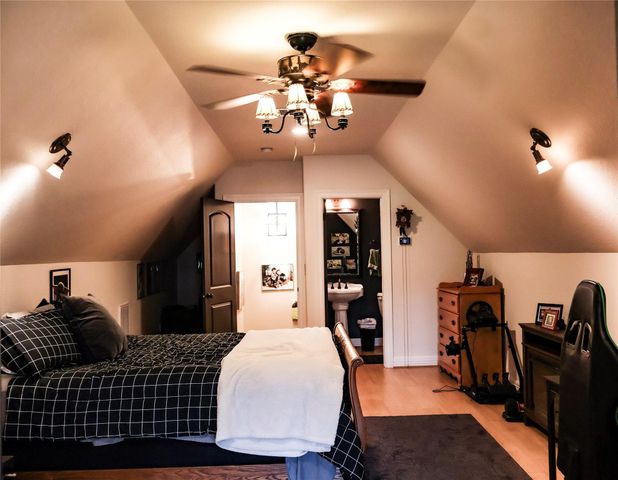51 Red Maple Court, Lake Jackson, TX 77566