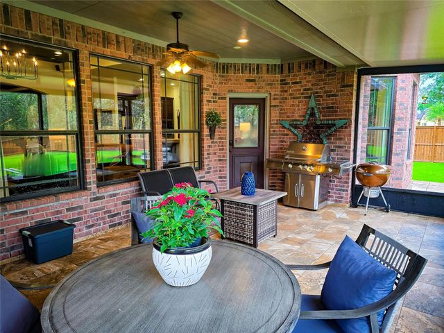 51 Red Maple Court, Lake Jackson, TX 77566