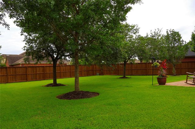 51 Red Maple Court, Lake Jackson, TX 77566