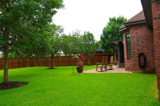 51 Red Maple Court, Lake Jackson, TX 77566