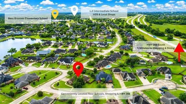 51 Red Maple Court, Lake Jackson, TX 77566