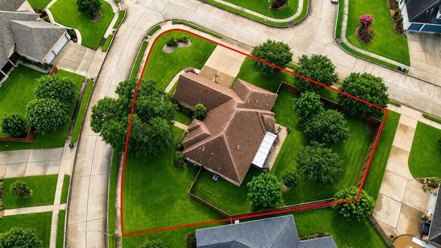 51 Red Maple Court, Lake Jackson, TX 77566