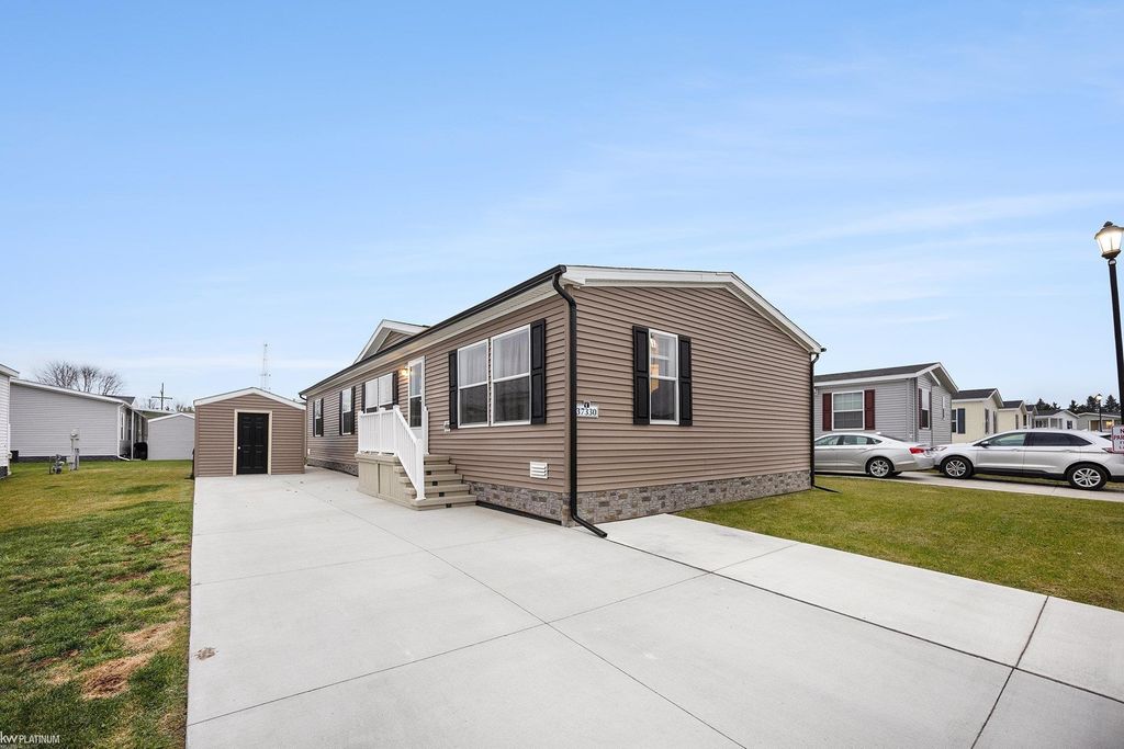 37330 Burrstone Lane, Lenox, MI 48048